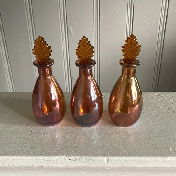 NWT Set of 3 Two Tone Iridescent Amber Decorative Glass Bottles w/ Leaf Tops 🍁 - Picture 16 of 17